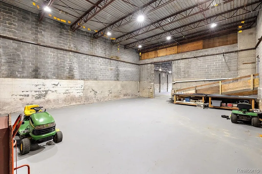 500 Auburn Avenue Pontiac City MI 48342