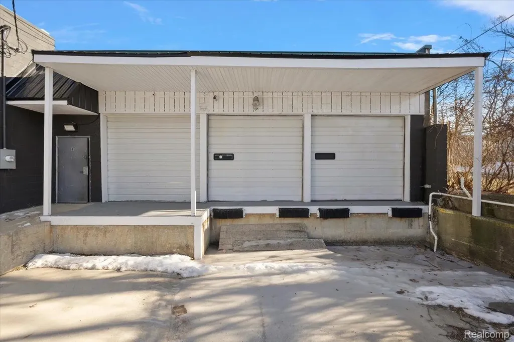 500 Auburn Avenue Pontiac City MI 48342