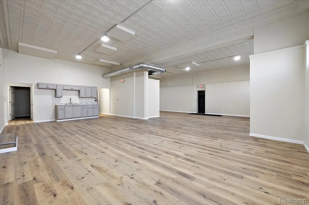 500 Auburn Avenue Pontiac City MI 48342