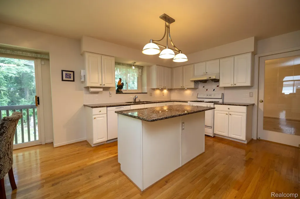 6926 Alden Drive West Bloomfield Charter Township MI 48324