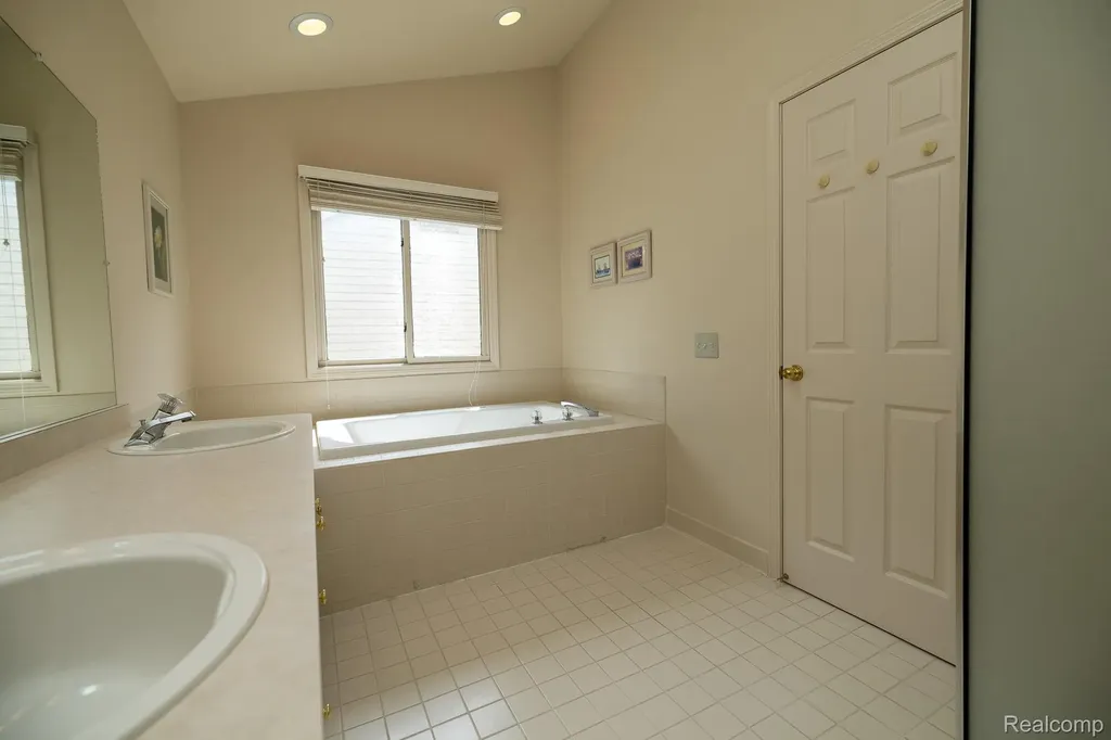 6926 Alden Drive West Bloomfield Charter Township MI 48324