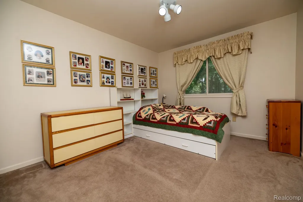 6926 Alden Drive West Bloomfield Charter Township MI 48324