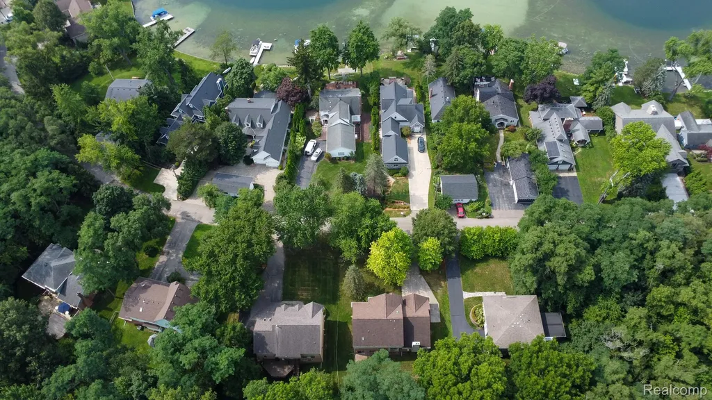 6926 Alden Drive West Bloomfield Charter Township MI 48324