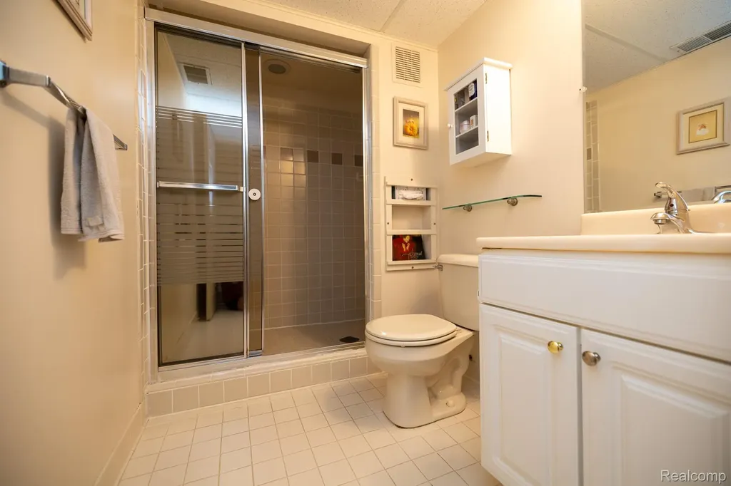 6926 Alden Drive West Bloomfield Charter Township MI 48324