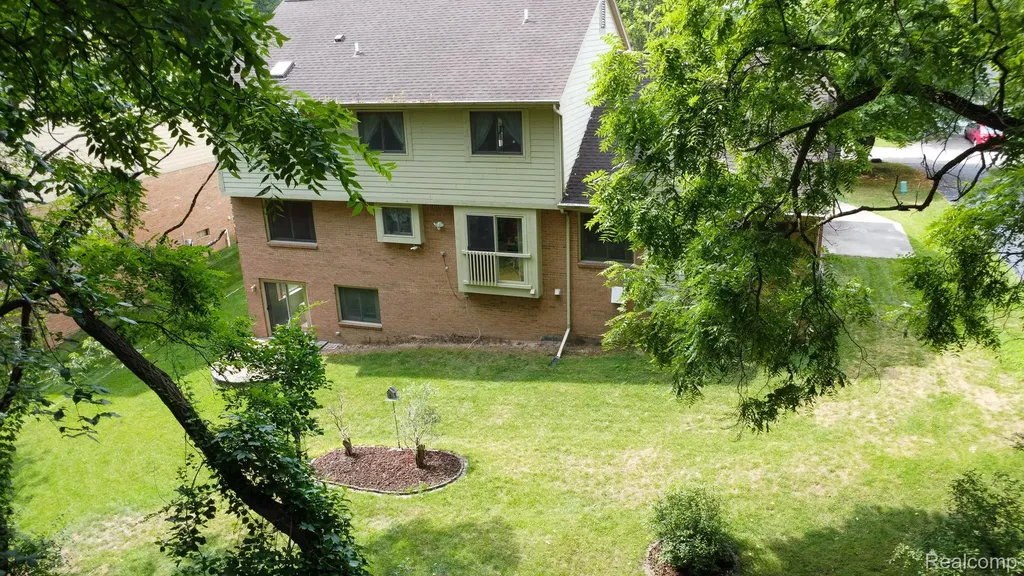 6926 Alden Drive West Bloomfield Charter Township MI 48324