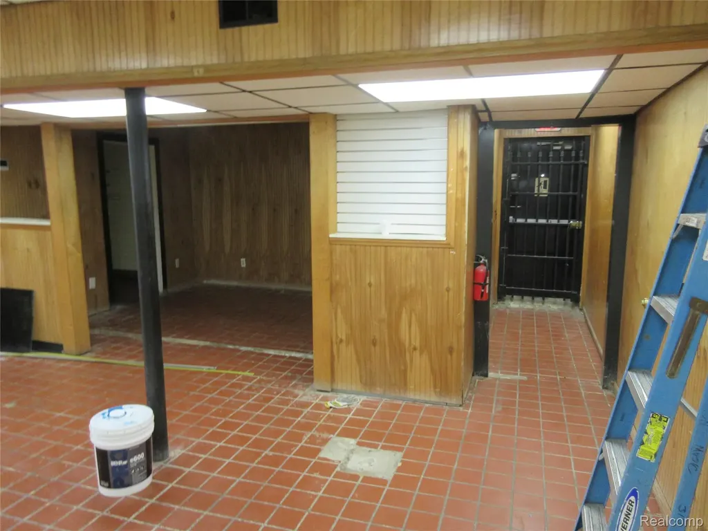21665 Groesbeck Highway Warren City MI 48089