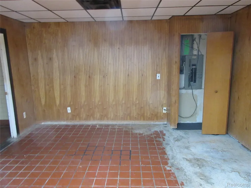 21665 Groesbeck Highway Warren City MI 48089