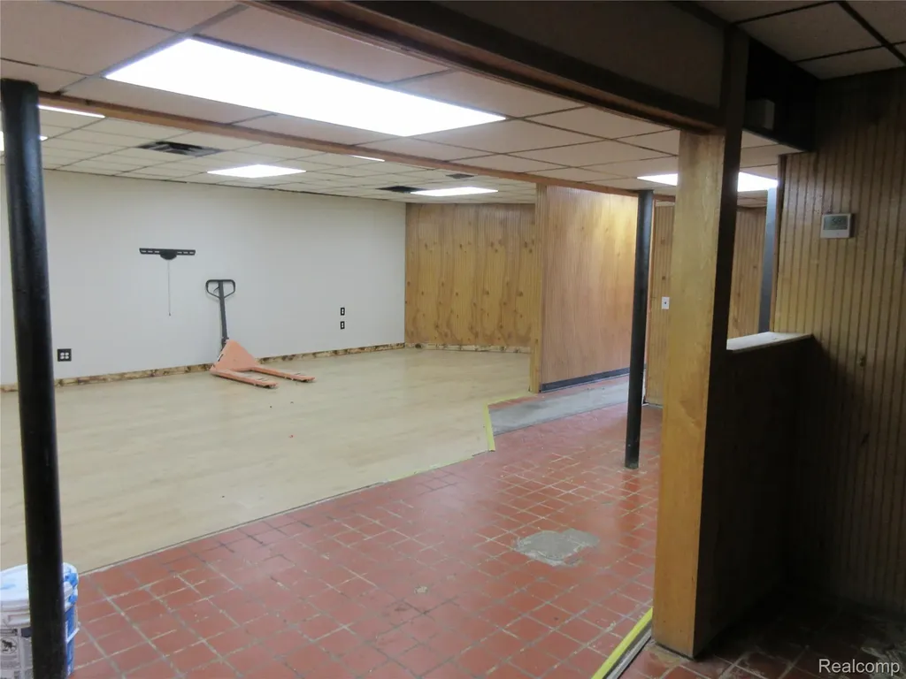 21665 Groesbeck Highway Warren City MI 48089