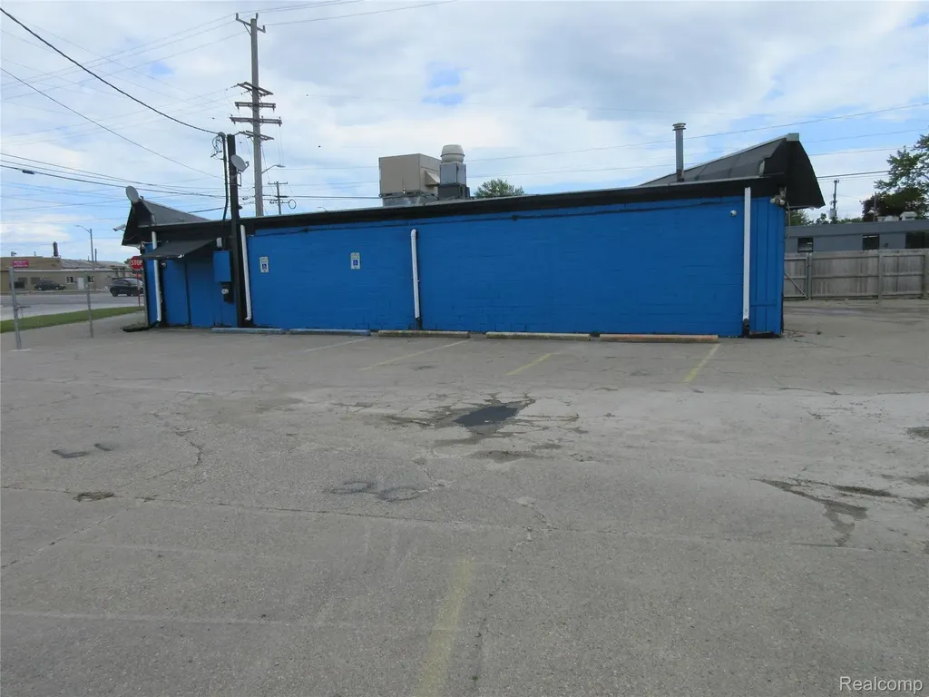 21665 Groesbeck Highway Warren City MI 48089