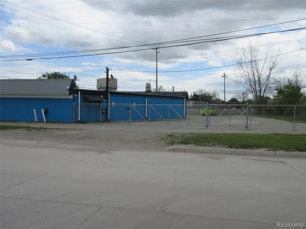 21665 Groesbeck Highway Warren City MI 48089