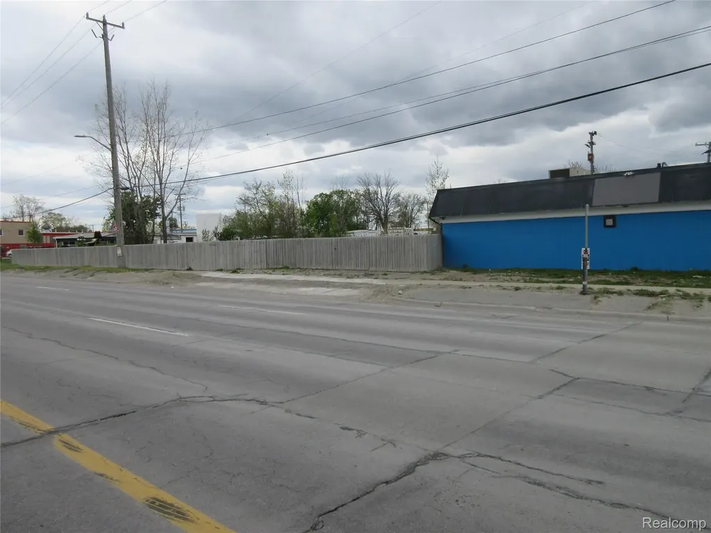 21665 Groesbeck Highway Warren City MI 48089