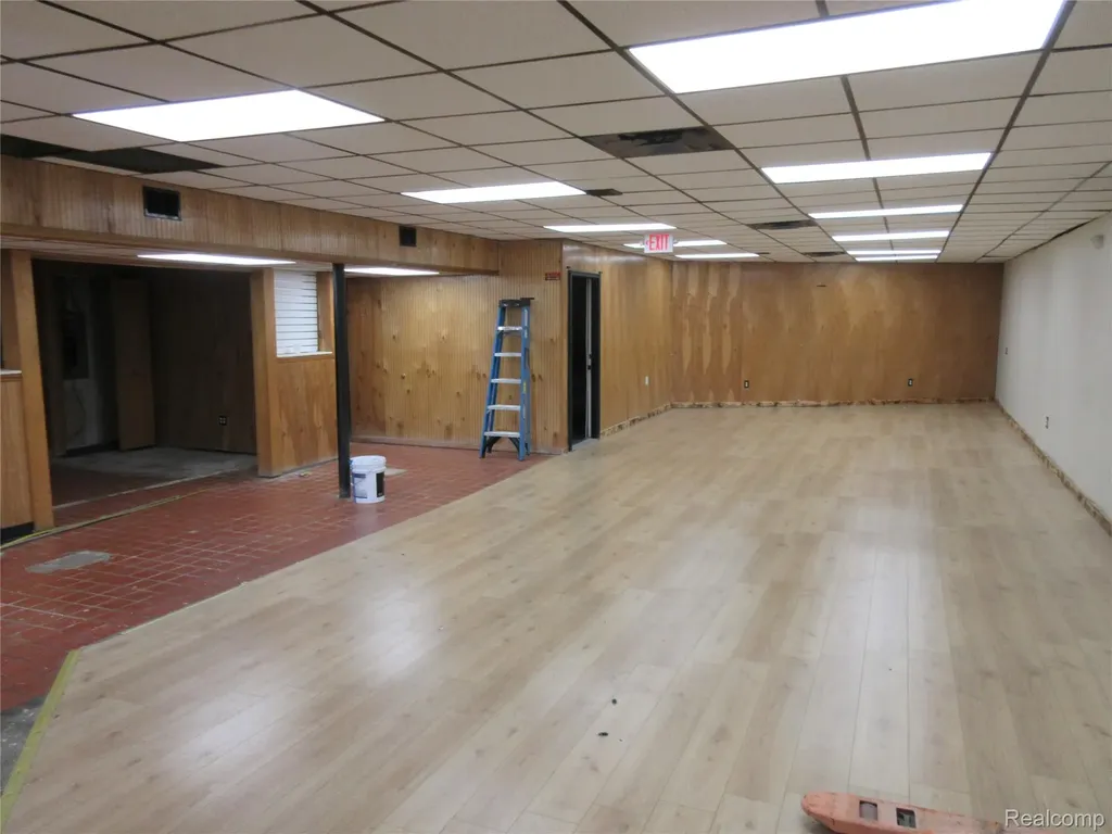21665 Groesbeck Highway Warren City MI 48089