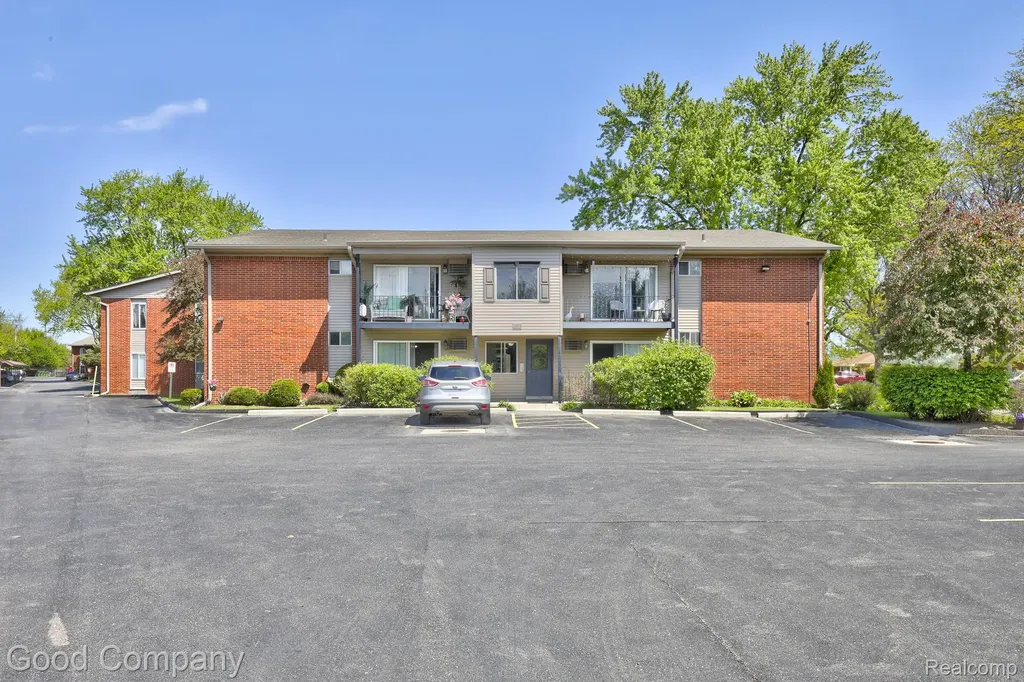 3915 Benjamin Avenue Royal Oak City MI 48073