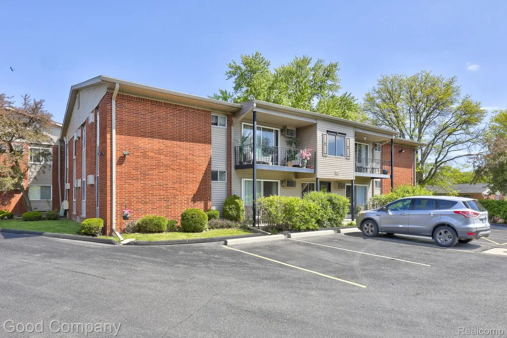 3915 Benjamin Avenue Royal Oak City MI 48073