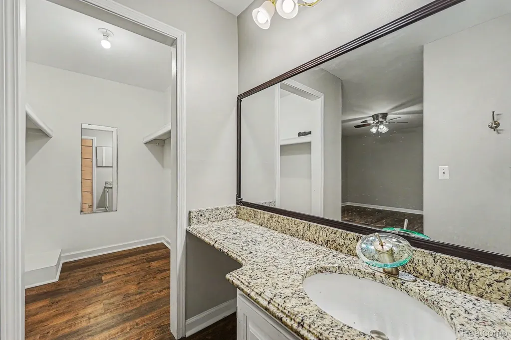 24483 Bashian Drive Novi City MI 48375