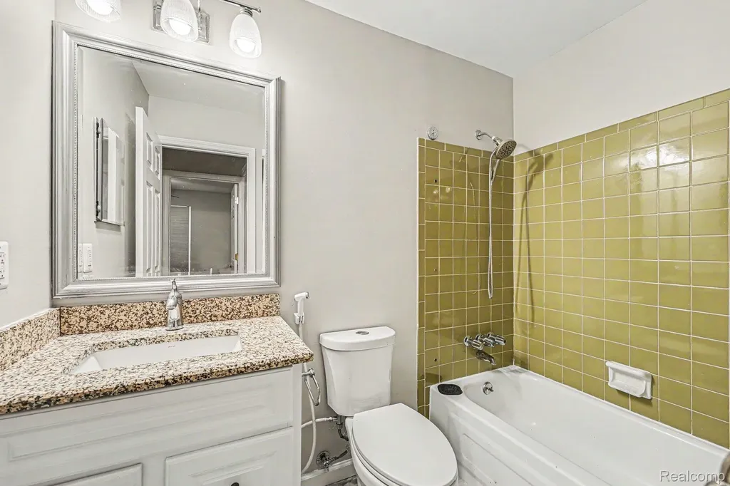 24483 Bashian Drive Novi City MI 48375