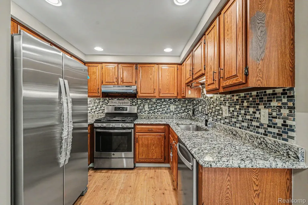 24483 Bashian Drive Novi City MI 48375