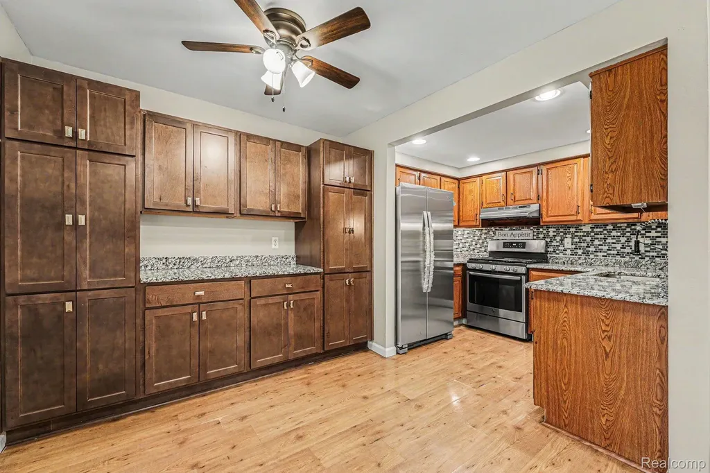 24483 Bashian Drive Novi City MI 48375