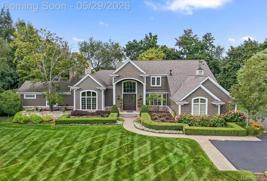 864 Pine Needle Trail Oakland Charter Township MI 48306