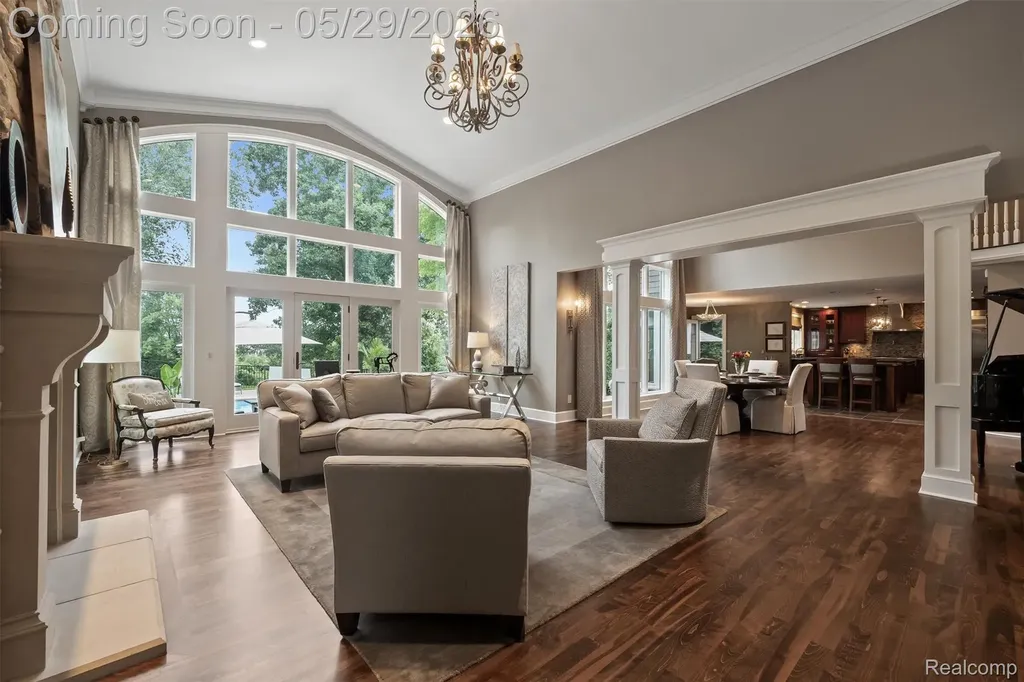 864 Pine Needle Trail Oakland Charter Township MI 48306