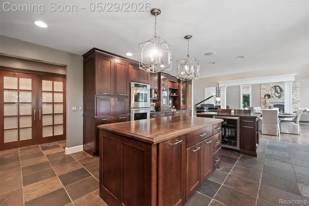 864 Pine Needle Trail Oakland Charter Township MI 48306