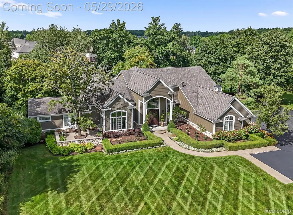 864 Pine Needle Trail Oakland Charter Township MI 48306