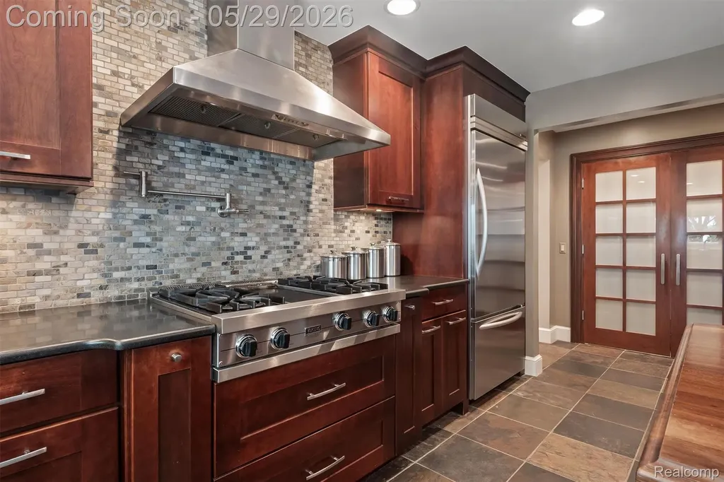 864 Pine Needle Trail Oakland Charter Township MI 48306