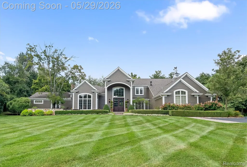 864 Pine Needle Trail Oakland Charter Township MI 48306
