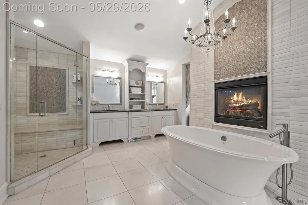 864 Pine Needle Trail Oakland Charter Township MI 48306