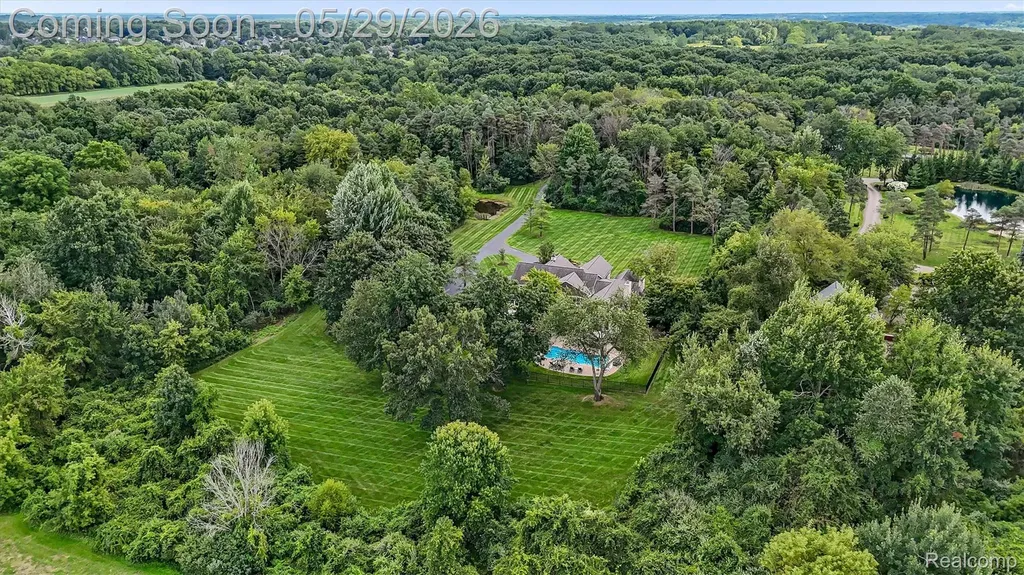 864 Pine Needle Trail Oakland Charter Township MI 48306