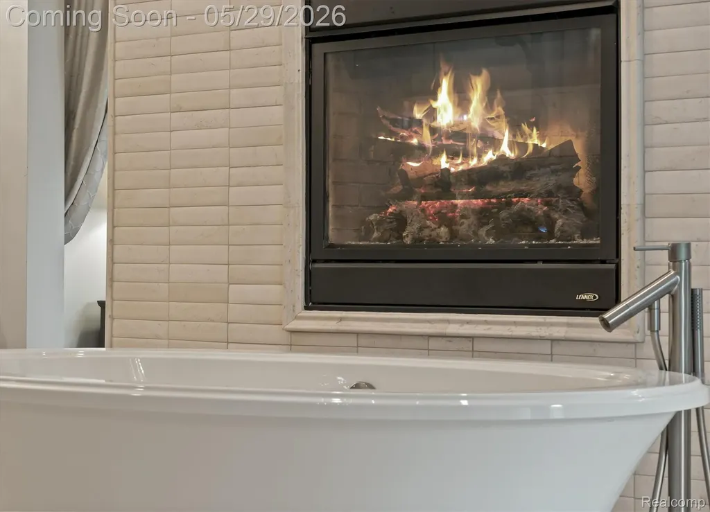 864 Pine Needle Trail Oakland Charter Township MI 48306