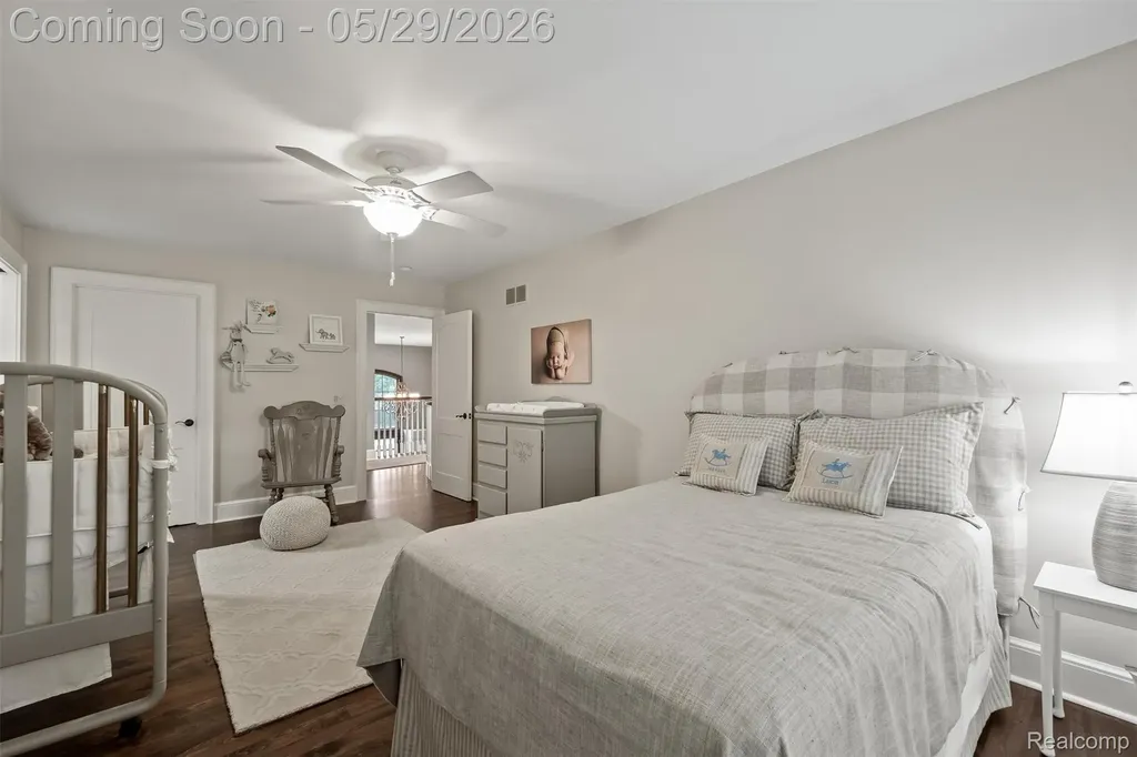 864 Pine Needle Trail Oakland Charter Township MI 48306