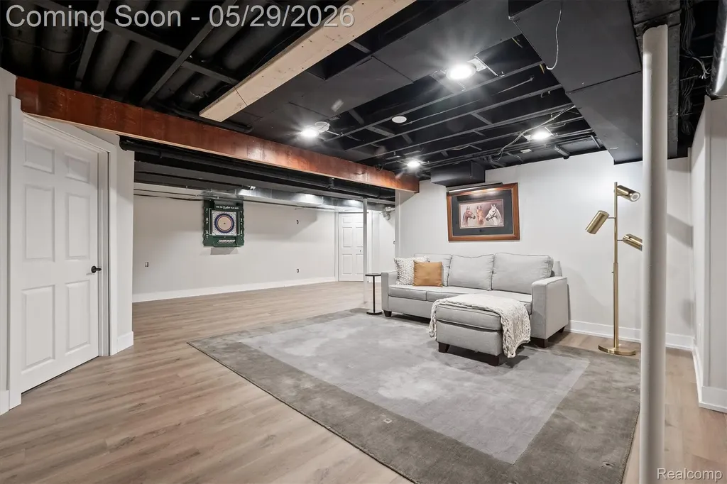 864 Pine Needle Trail Oakland Charter Township MI 48306