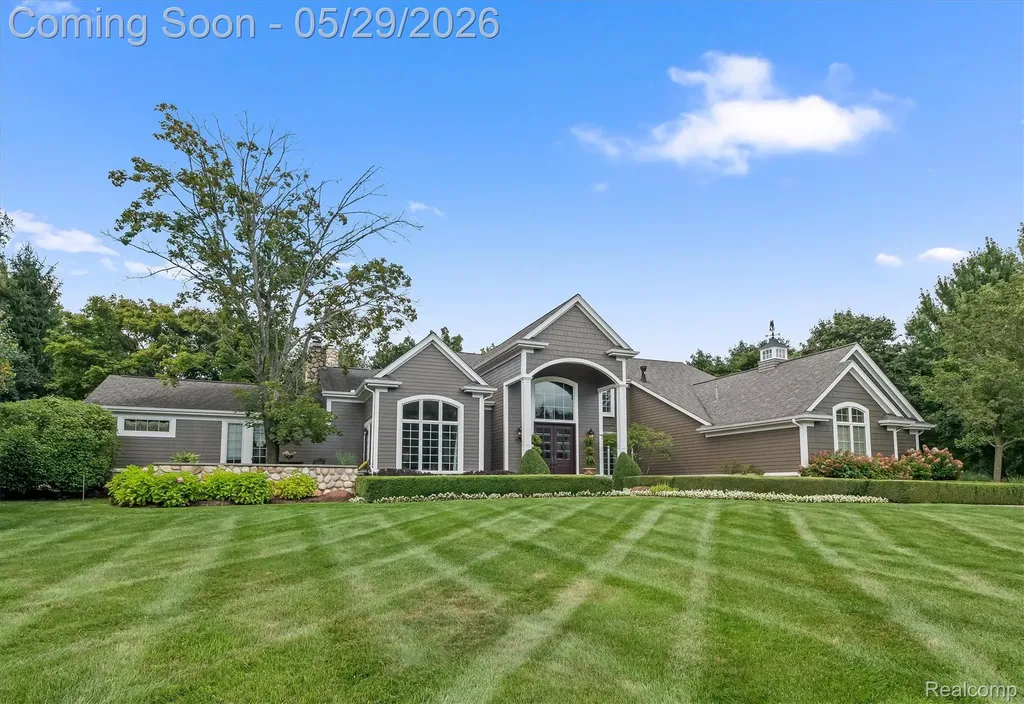 864 Pine Needle Trail Oakland Charter Township MI 48306