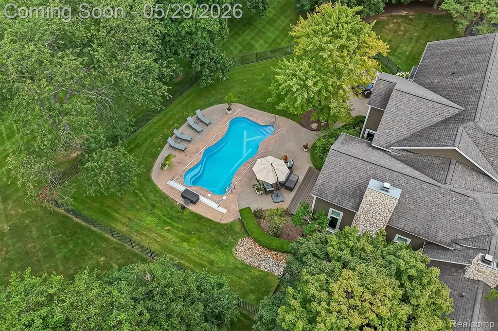 864 Pine Needle Trail Oakland Charter Township MI 48306