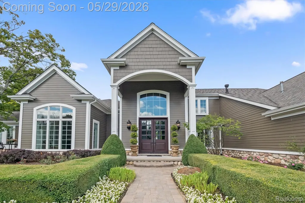 864 Pine Needle Trail Oakland Charter Township MI 48306