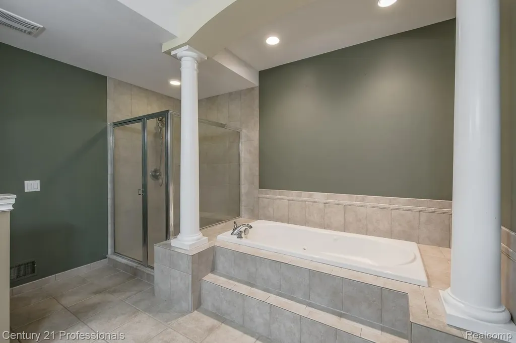 6410 Enclave Drive Independence Charter Township MI 48348