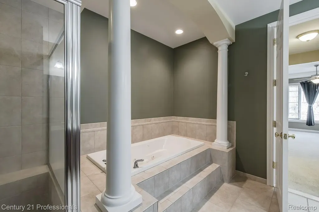 6410 Enclave Drive Independence Charter Township MI 48348