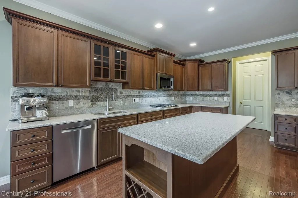 6410 Enclave Drive Independence Charter Township MI 48348