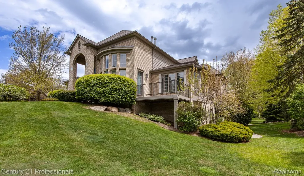 6410 Enclave Drive Independence Charter Township MI 48348