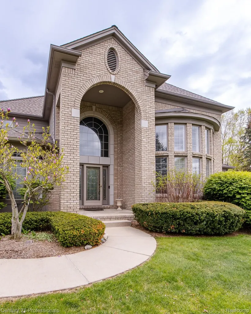 6410 Enclave Drive Independence Charter Township MI 48348