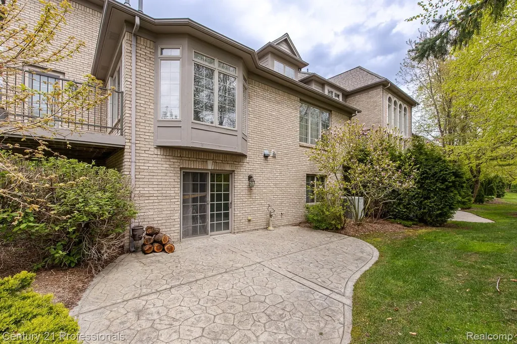 6410 Enclave Drive Independence Charter Township MI 48348