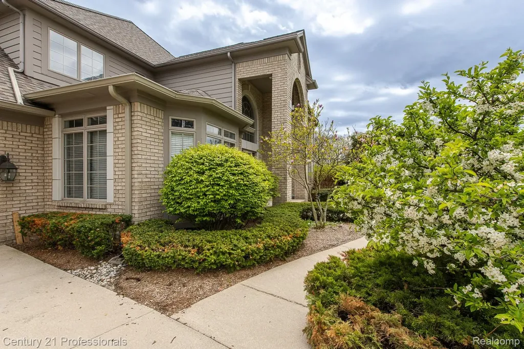 6410 Enclave Drive Independence Charter Township MI 48348