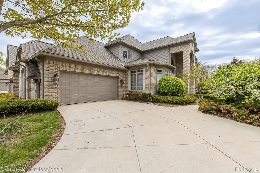 6410 Enclave Drive Independence Charter Township MI 48348