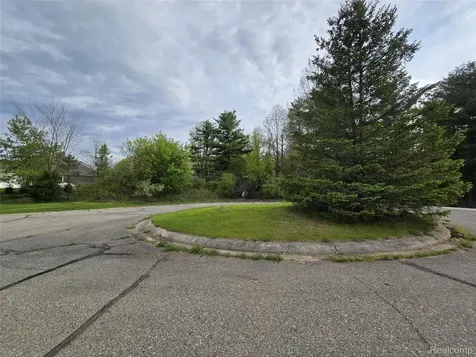 3831 Michael Court White Lake Charter Township MI 48383