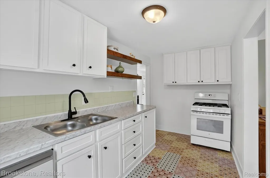1331 Wolf Court East Lansing City MI 48823