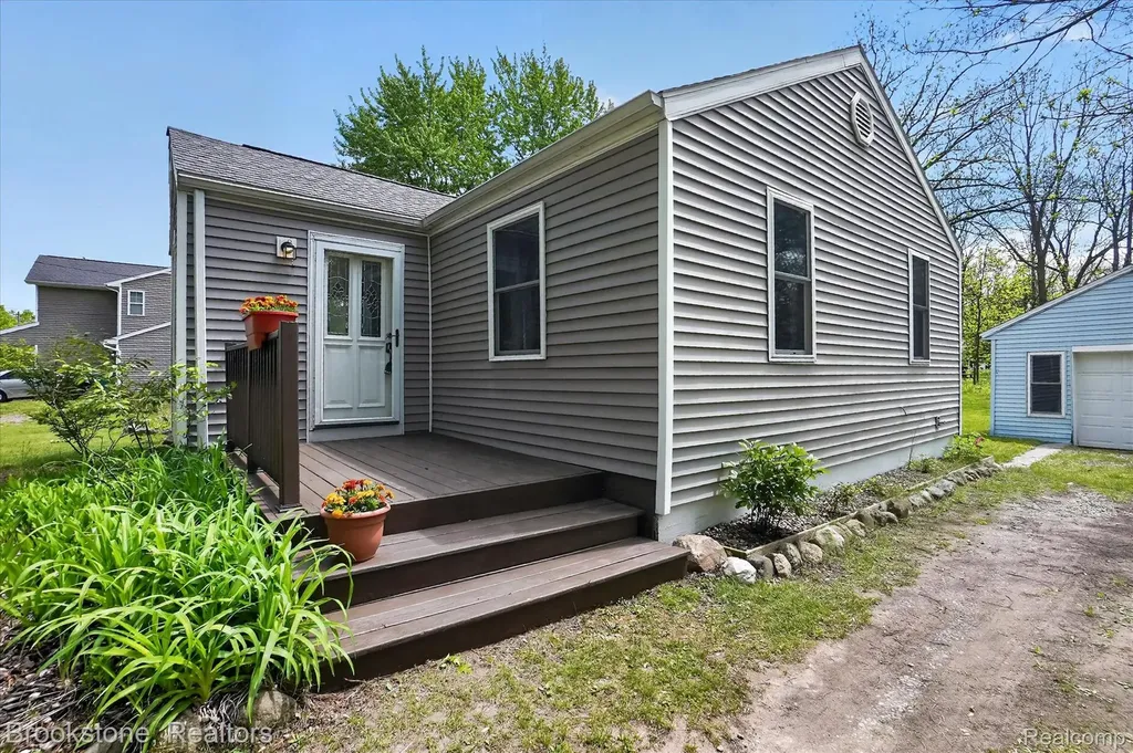 1331 Wolf Court East Lansing City MI 48823