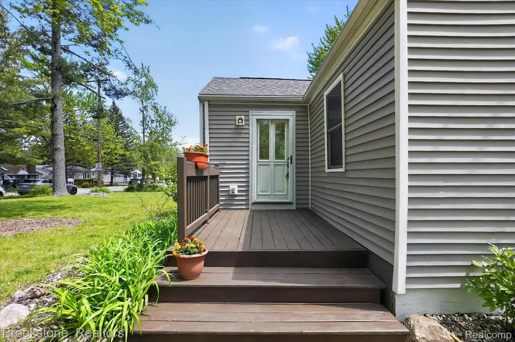 1331 Wolf Court East Lansing City MI 48823