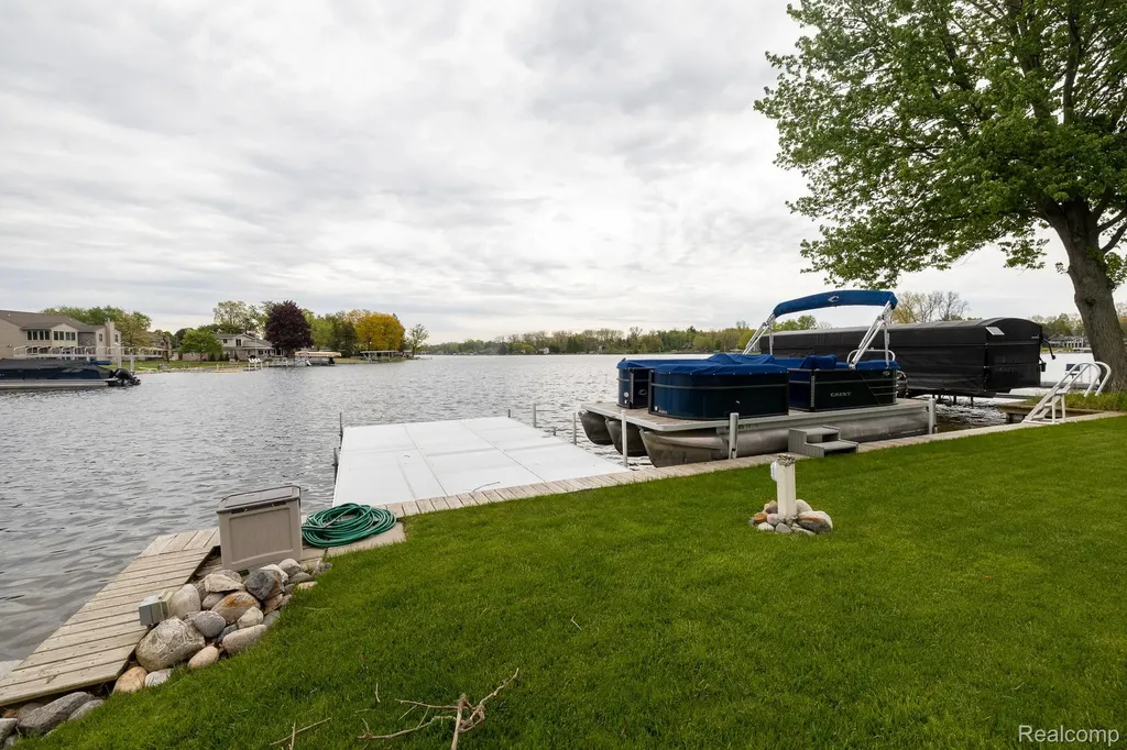 625 Island Drive White Lake Charter Township MI 48386