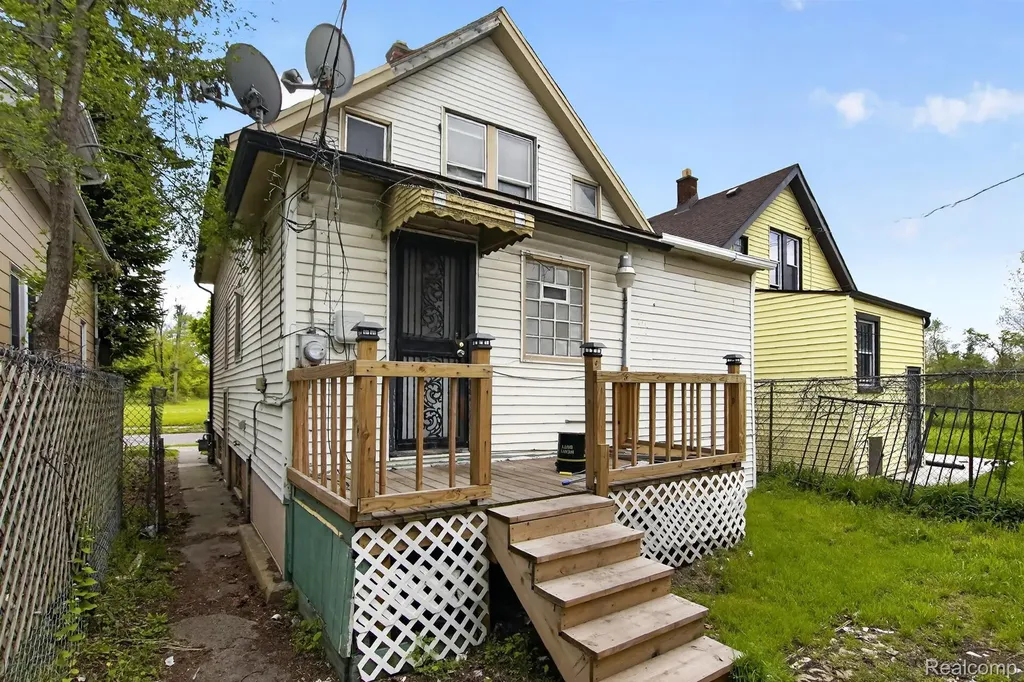 13486 Gallagher Street Hamtramck City MI 48212